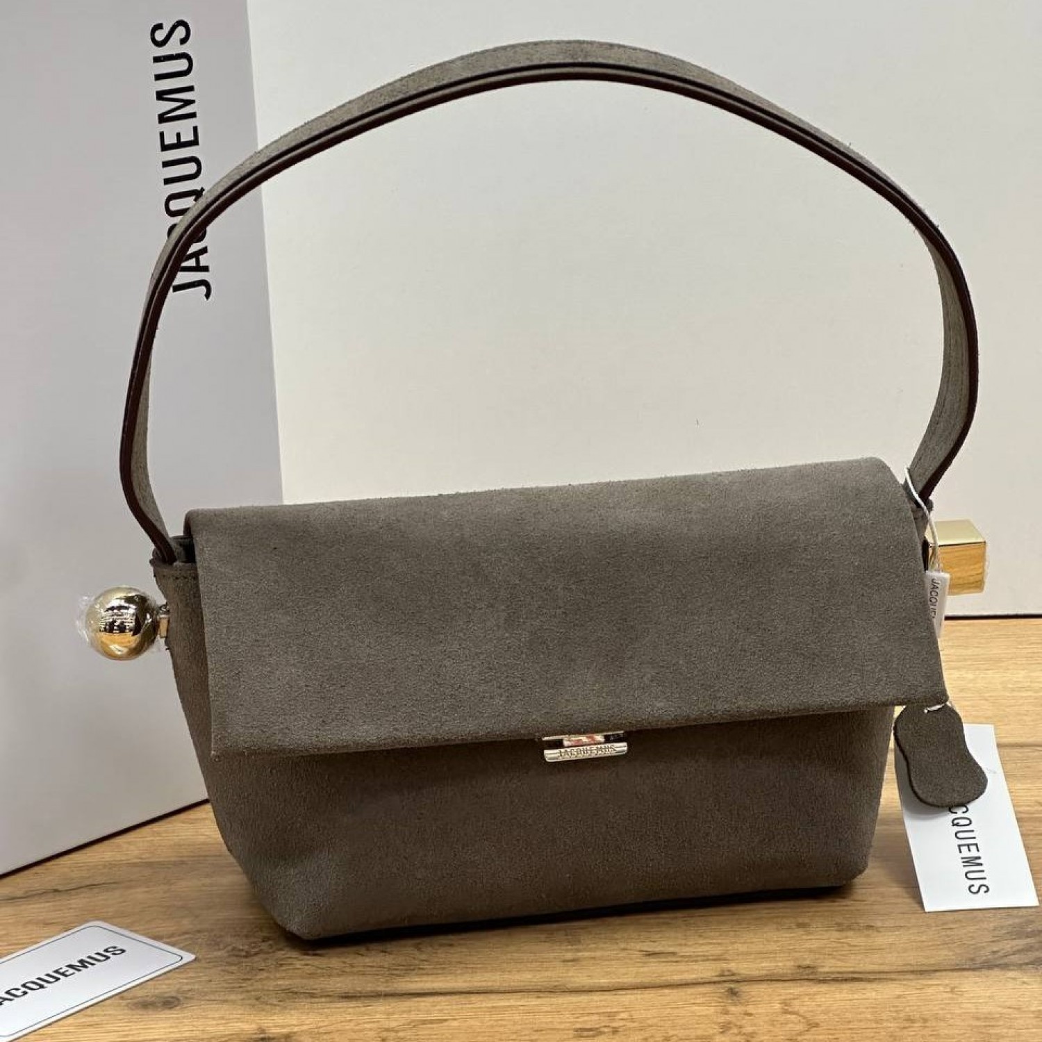 Сумка замшевая Jacquemus Le Rond Carre