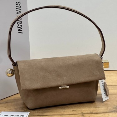 Сумка замшевая Jacquemus Le Rond Carre