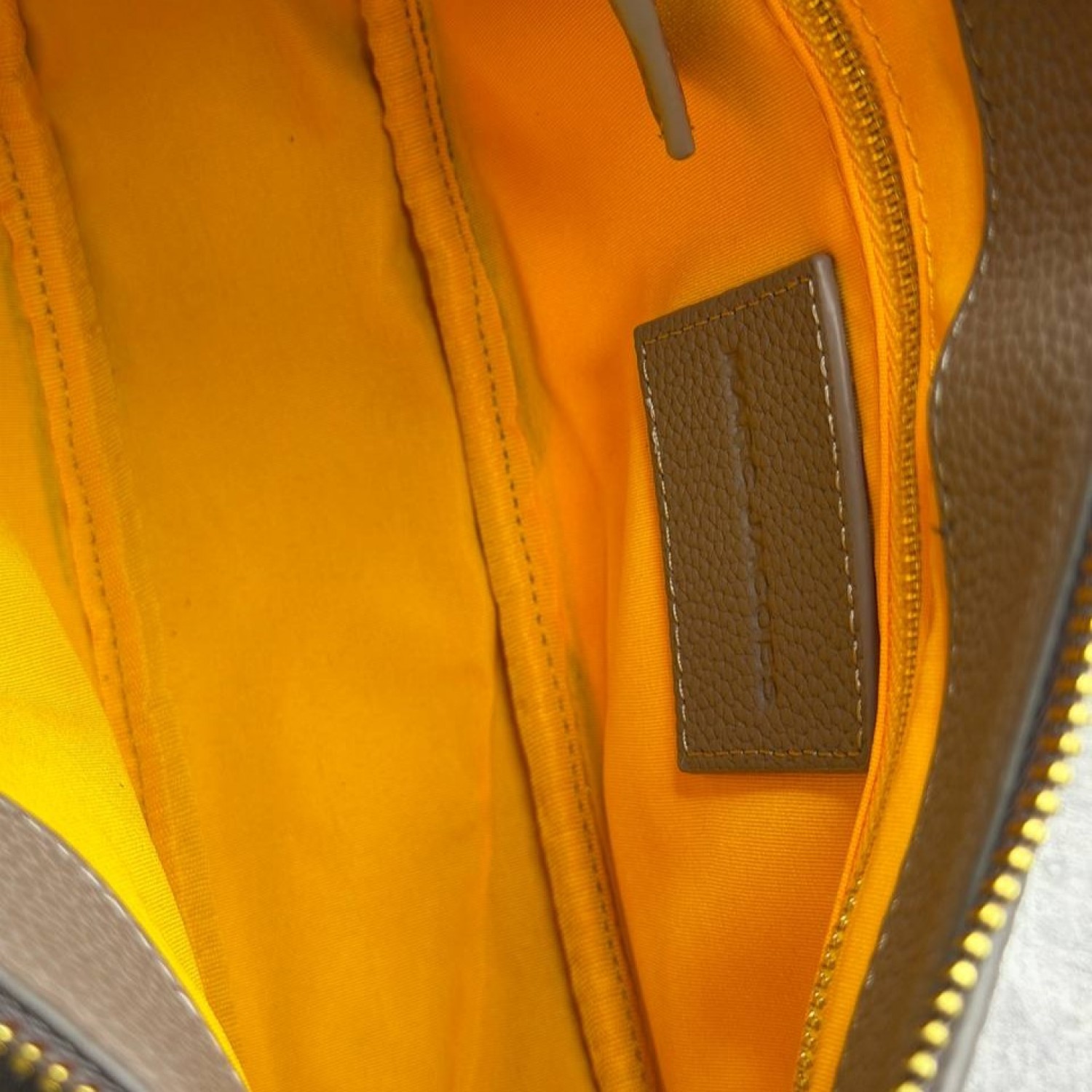 Сумка-хобо  кожаная Marc Jacobs  The Dual