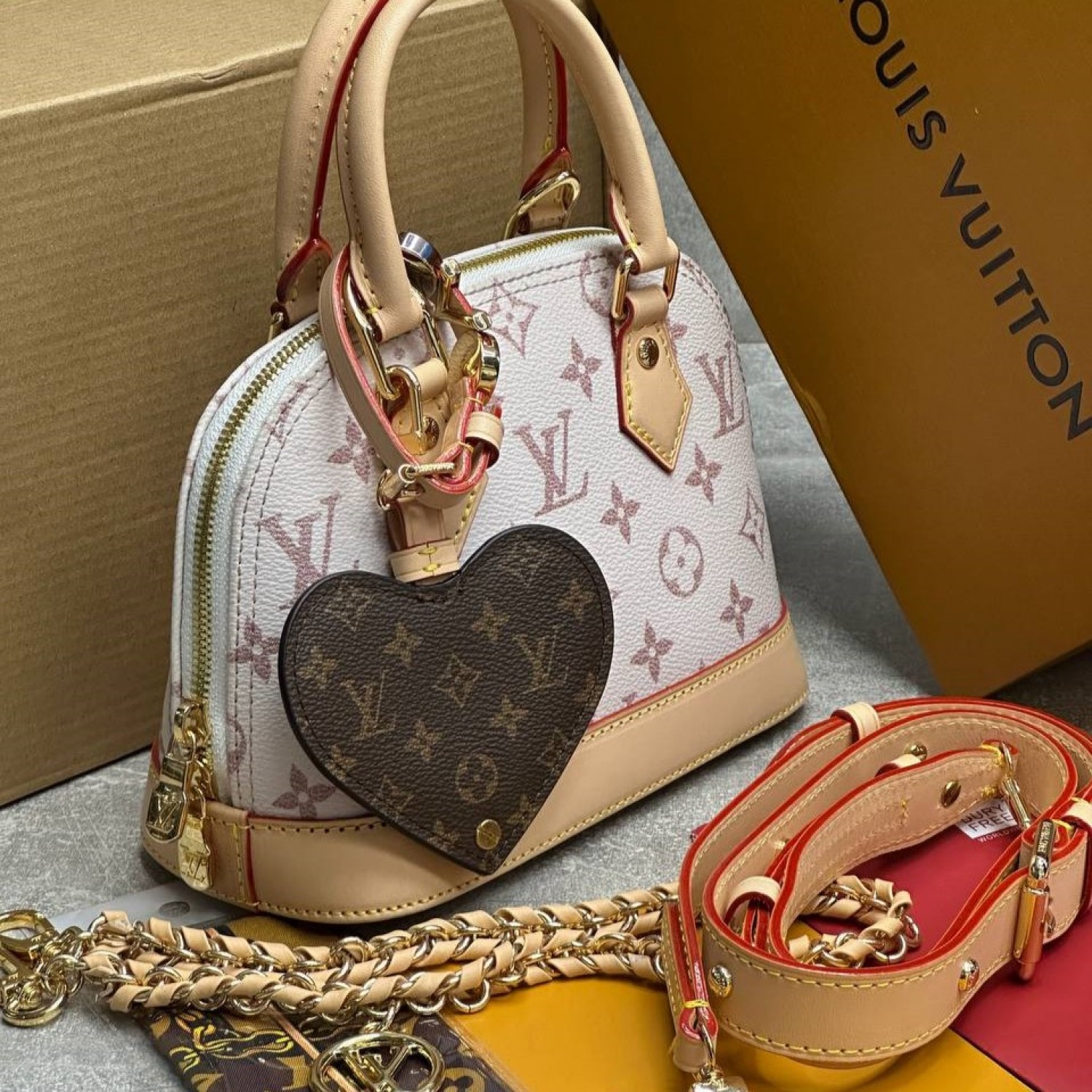 Сумка Louis Vuitton alma bb