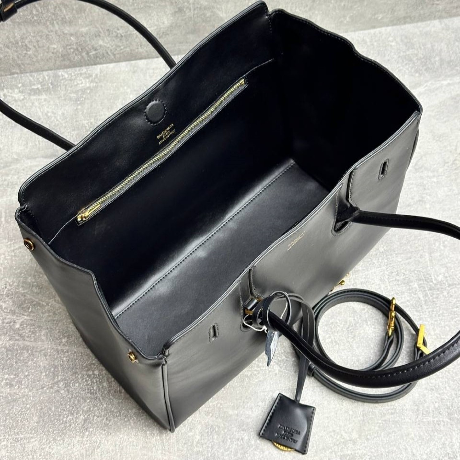 Сумка Balenciaga Hampton mini