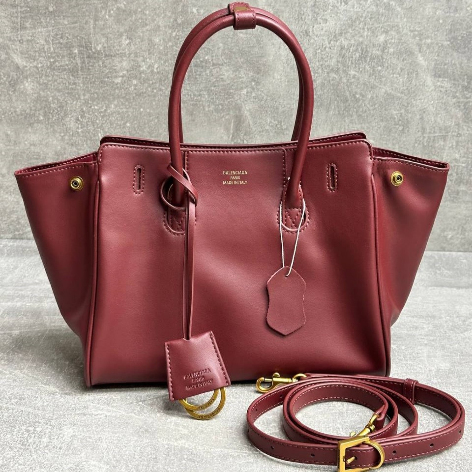 Сумка Balenciaga Carrie All