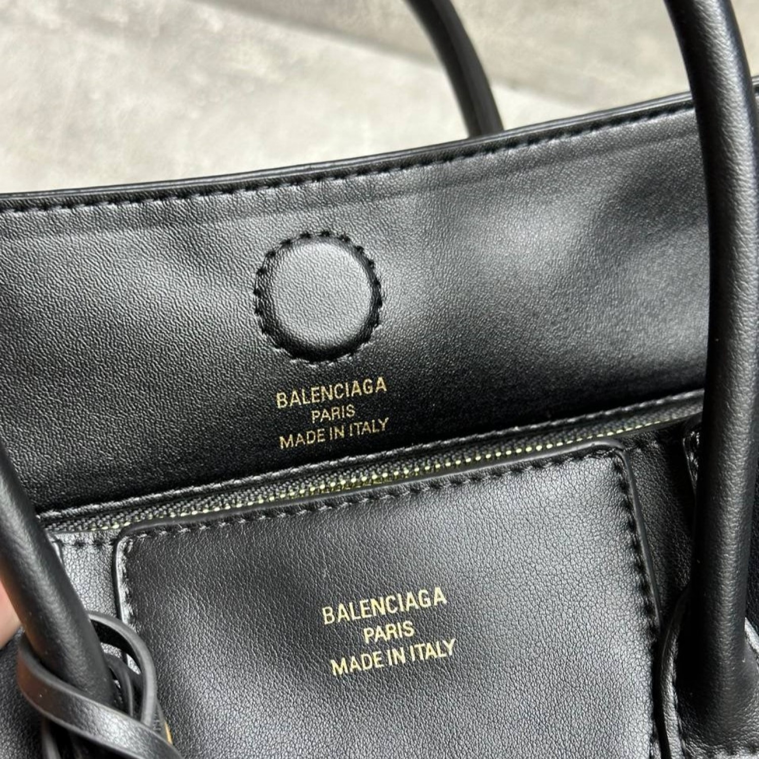 Сумка Balenciaga Carrie All