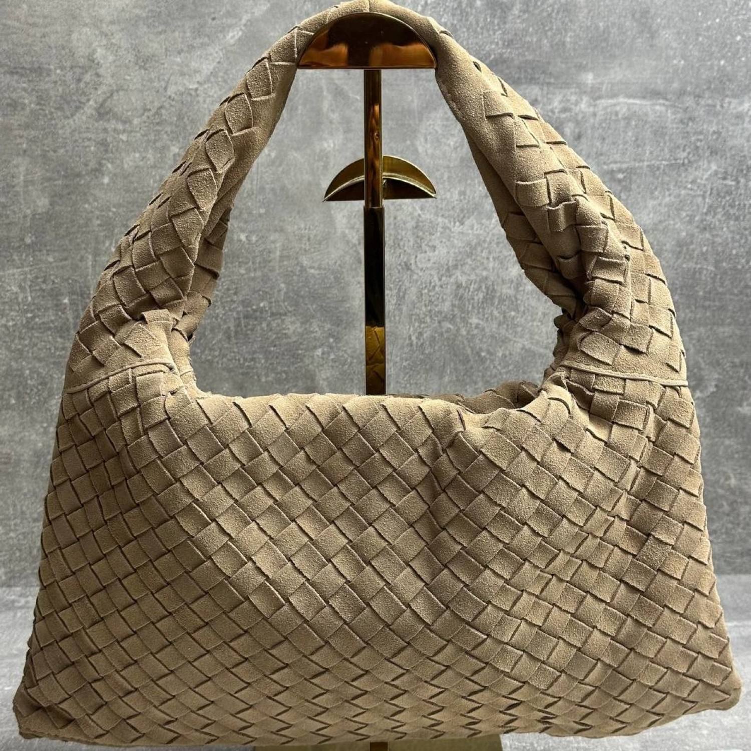 Сумка Bottega Veneta Hop large с плетением 