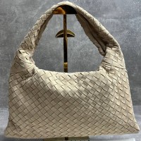 Сумка Bottega Veneta Hop large с плетением 