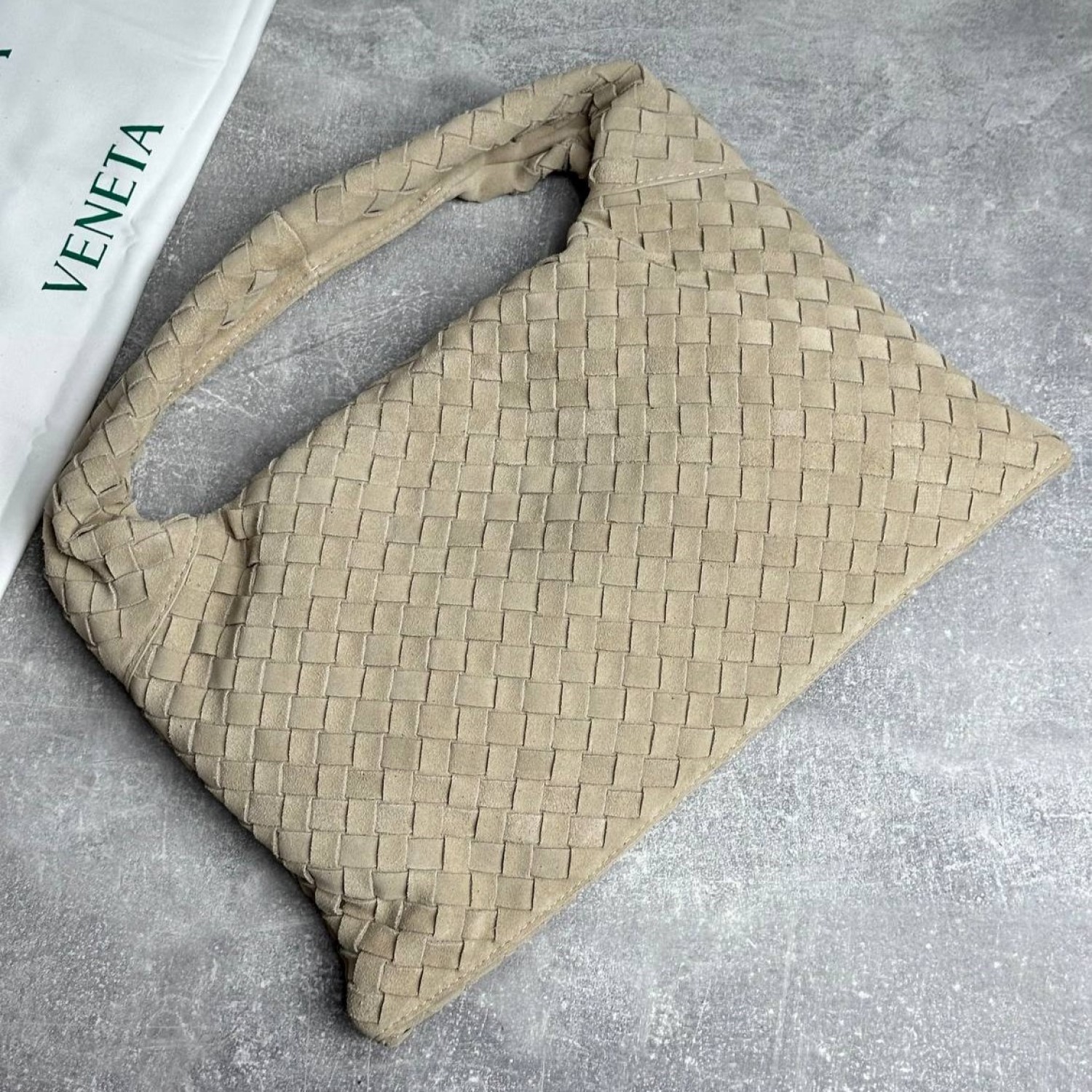Сумка Bottega Veneta Hop large с плетением 