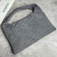 Сумка Bottega Veneta Hop large с плетением 