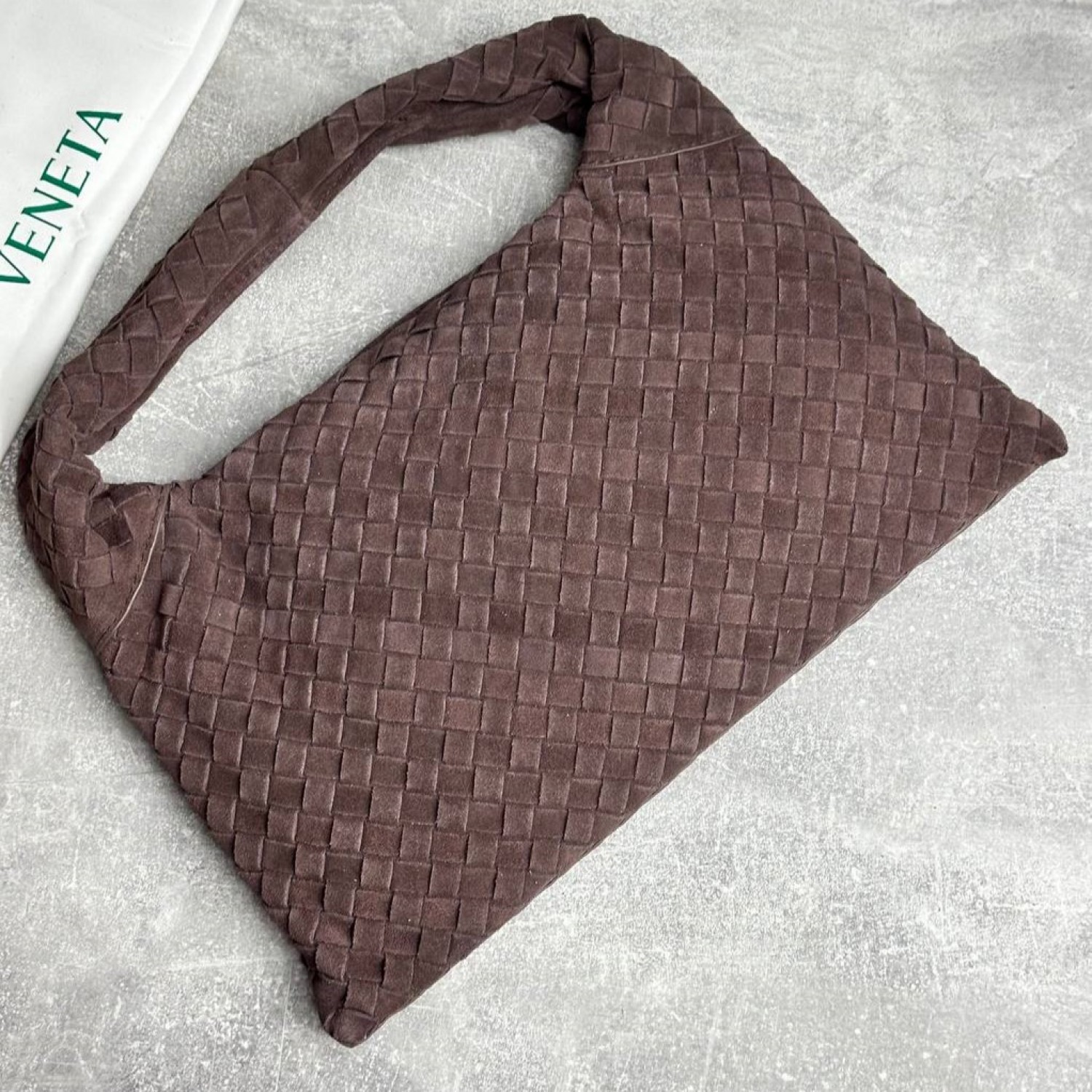 Сумка Bottega Veneta Hop large с плетением 