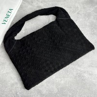 Сумка Bottega Veneta Hop large с плетением 