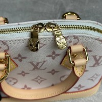 Сумка-кроссбоди Louis Vuitton  Monogram Alma BB