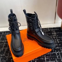 Ботинки Hermes из замши на резиновой подошве с перфорацией