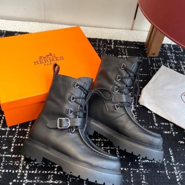 Ботинки Hermes из замши на резиновой подошве с перфорацией