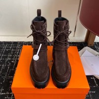 Ботинки Hermes из замши на резиновой подошве с перфорацией