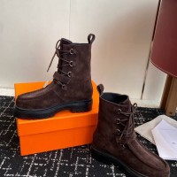 Ботинки Hermes из замши на резиновой подошве с перфорацией