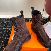 Ботинки Hermes из замши на резиновой подошве с перфорацией