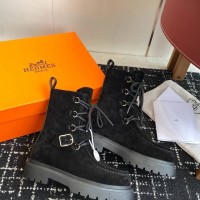 Ботинки Hermes из замши на резиновой подошве с перфорацией
