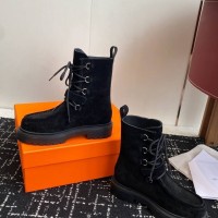 Ботинки Hermes из замши на резиновой подошве с перфорацией