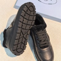 Кроссовки Prada Downtown Bold с мехом