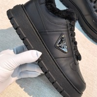 Кроссовки Prada Downtown Bold с мехом