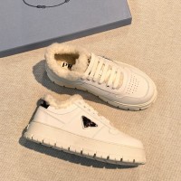Кроссовки Prada Downtown Bold с мехом