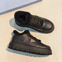 Кроссовки Prada Downtown Bold с мехом