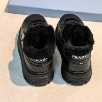 Кроссовки Prada Downtown Bold с мехом