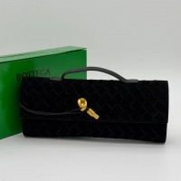 Клатч Bottega Veneta Andiamo из замши