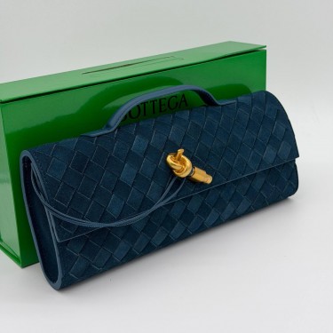 Клатч Bottega Veneta Andiamo из замши