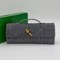 Клатч Bottega Veneta Andiamo из замши