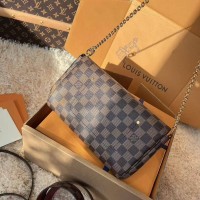 Сумка Louis Vuitton Wallet On Chain Ivy