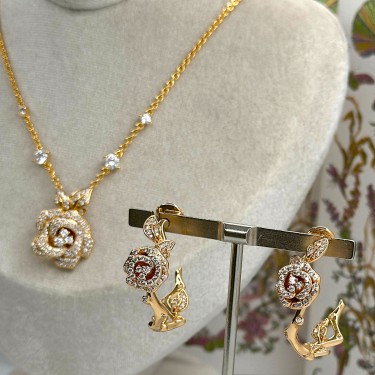 Серьги Dior Rose Bagatelle