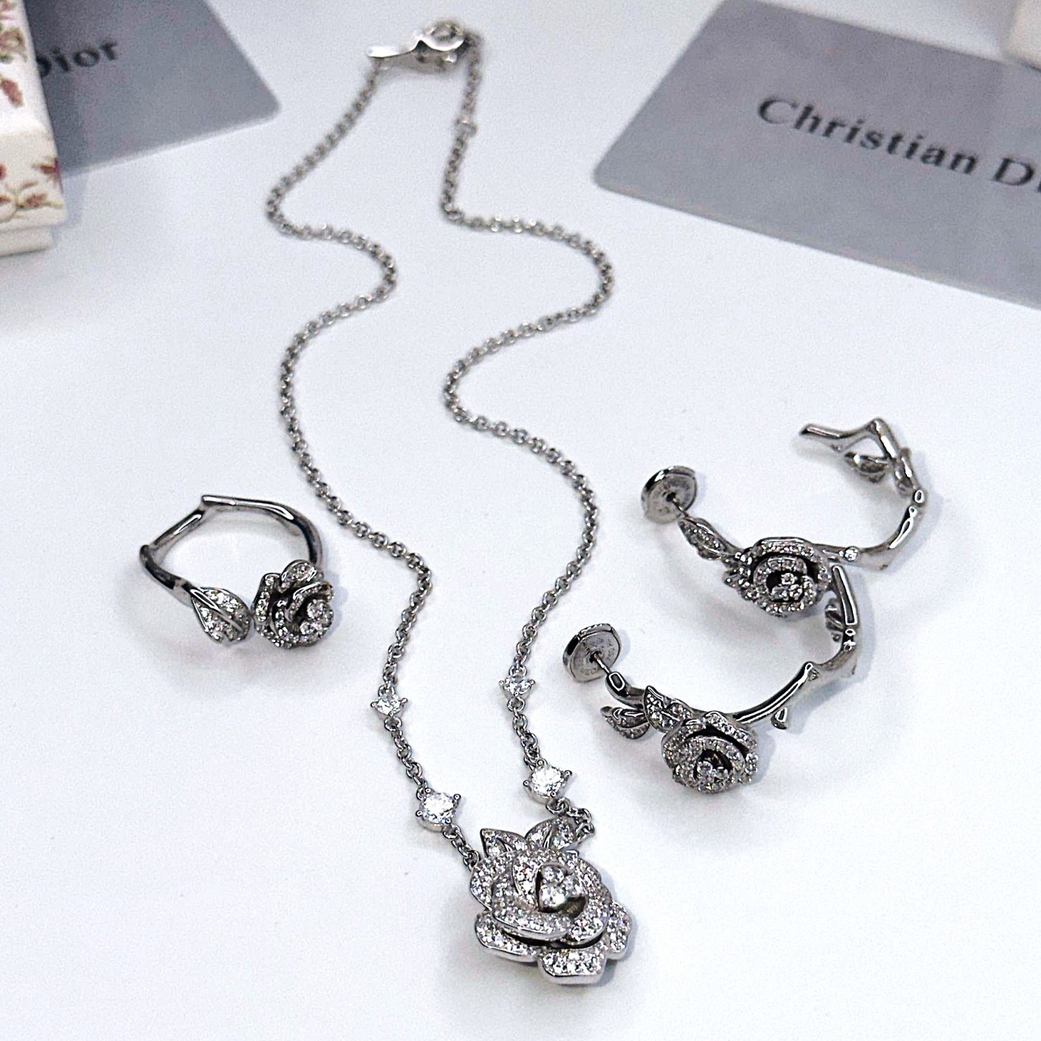 Серьги Dior Rose Bagatelle