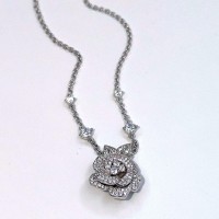 Подвеска Dior Rose Bagatelle