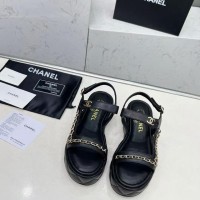 Сандалии Chanel на платформе