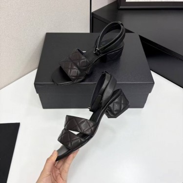 Босоножки Chanel на каблуке