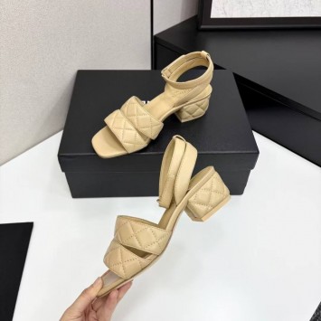 Босоножки Chanel на каблуке