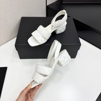 Босоножки Chanel на каблуке