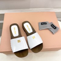 Шлепанцы Miu Miu лаковые