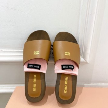 Шлепанцы Miu Miu лаковые