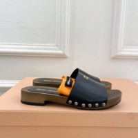 Шлепанцы Miu Miu лаковые