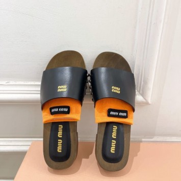 Шлепанцы Miu Miu лаковые