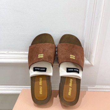 Шлепанцы Miu Miu лаковые