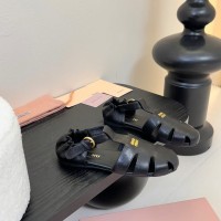 Сандалии Miu Miu на плоской подошве