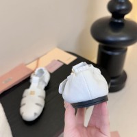 Сандалии Miu Miu на плоской подошве