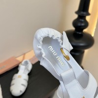 Сандалии Miu Miu на плоской подошве