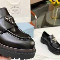 Лоферы Prada 