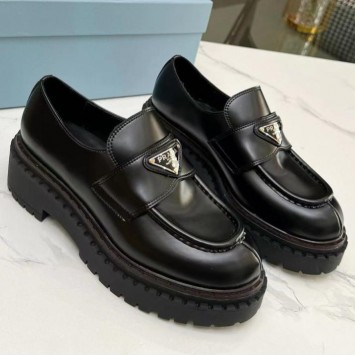 Лоферы Prada 