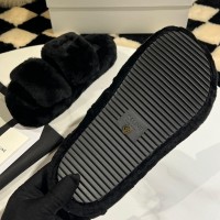 Шлепанцы Celine Triomphe in Shearling