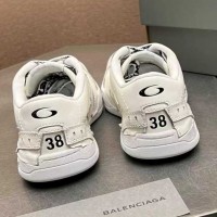Кроссовки Balenciaga Hamptons Medium Worn-out