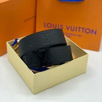 Ремень Louis Vuitton с серебристой пряжкой LV